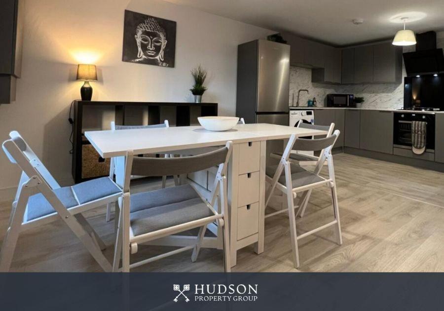 Open Plan Townhouse In Shrewsbury Villa Bagian luar foto