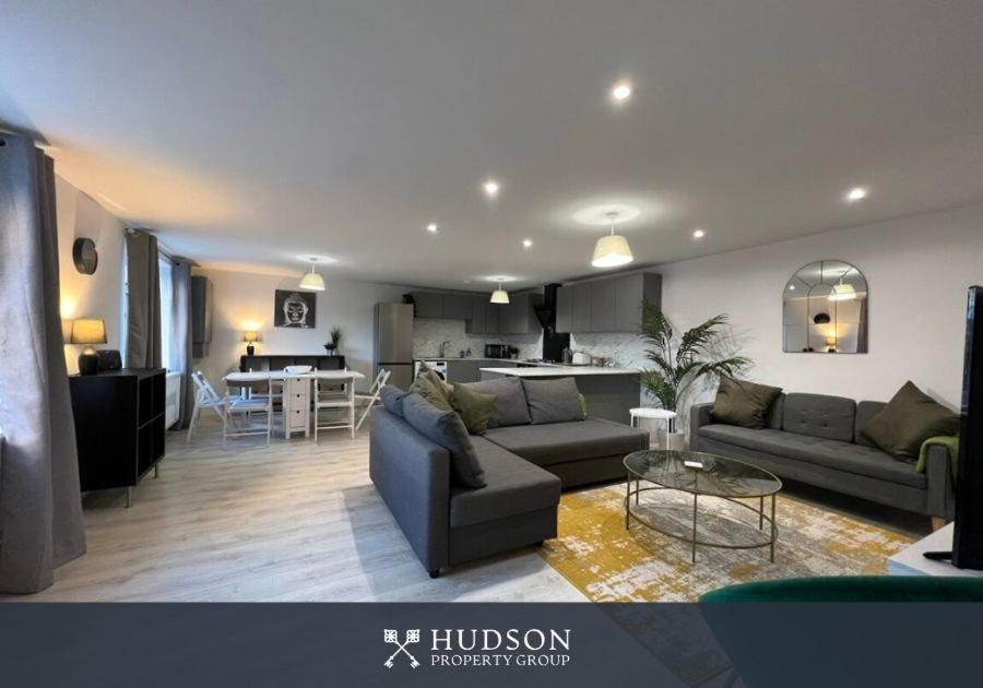 Open Plan Townhouse In Shrewsbury Villa Bagian luar foto